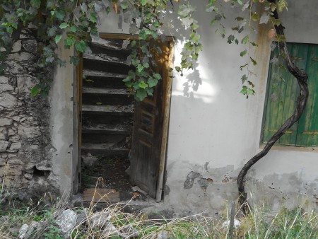 A side door in Kalami, Crete