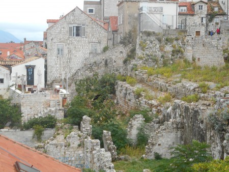 dubrovnik-wall-ruins