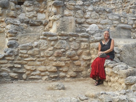 Geni Morrow and the walls of Knossos Palace Crete